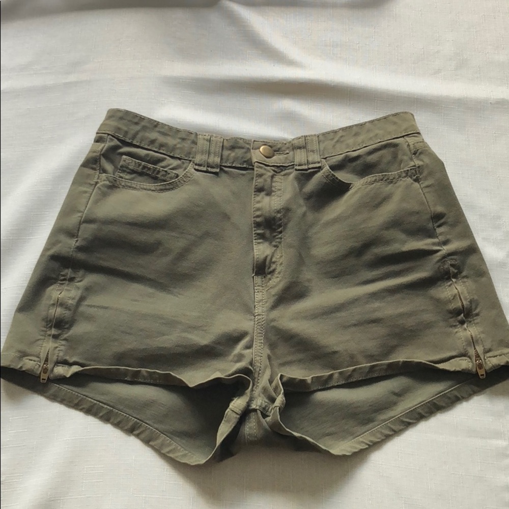 Army green high waisted shorts